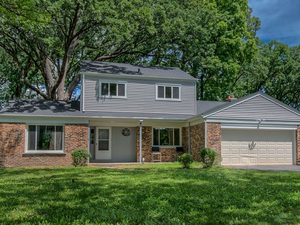 104 E Louis Avenue , Lake Forest, IL 60045