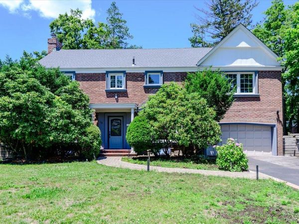 18 Pond Park Road , Great Neck, NY 11023