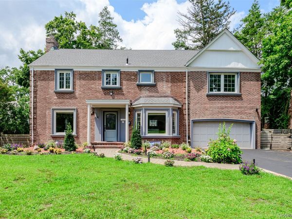 18 Pond Park Road, Great Neck, NY 11023