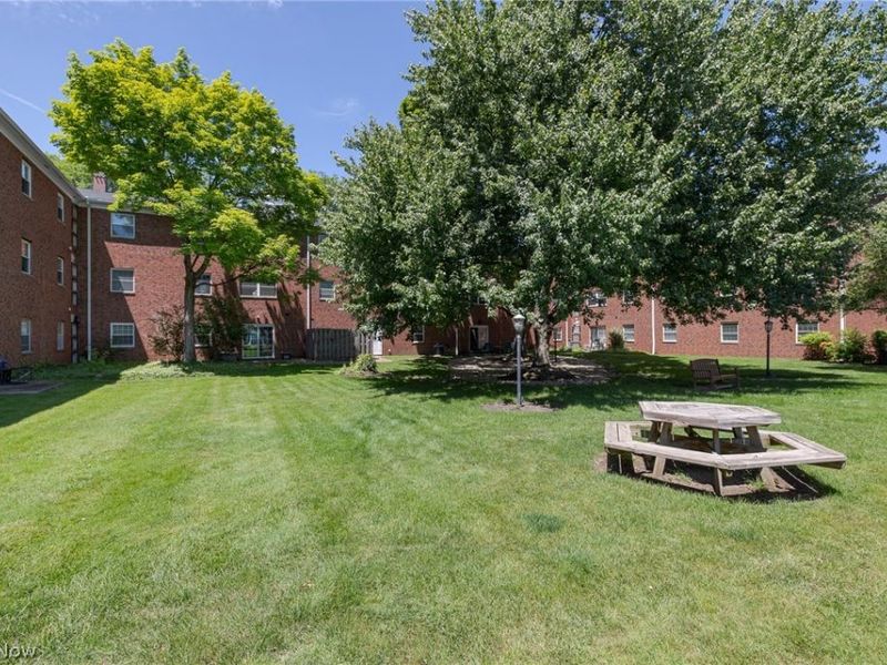 2885 Pease Drive, Unit 303, Rocky River, OH 44116 Photo 24