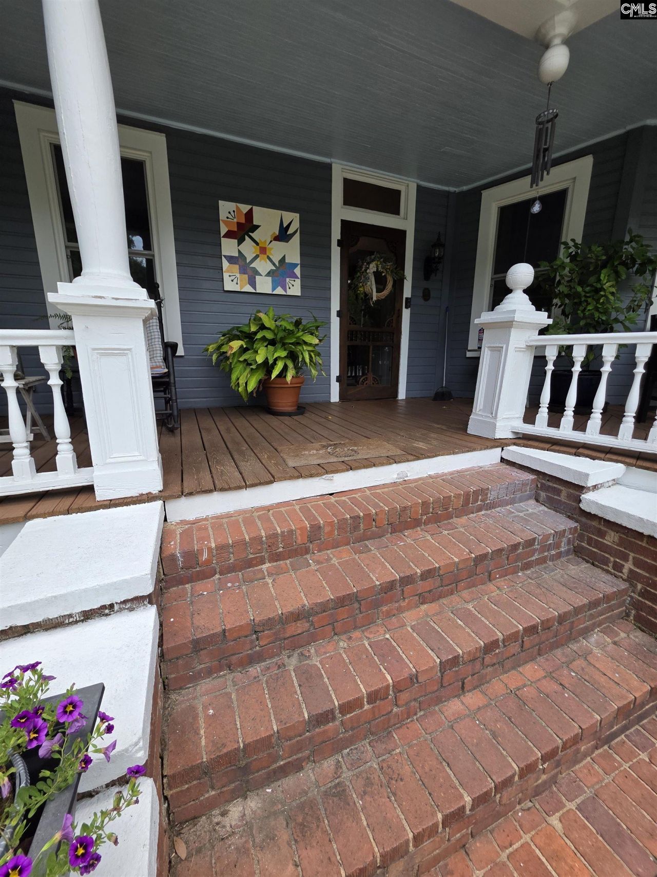 295 W 1st Street Photo 4