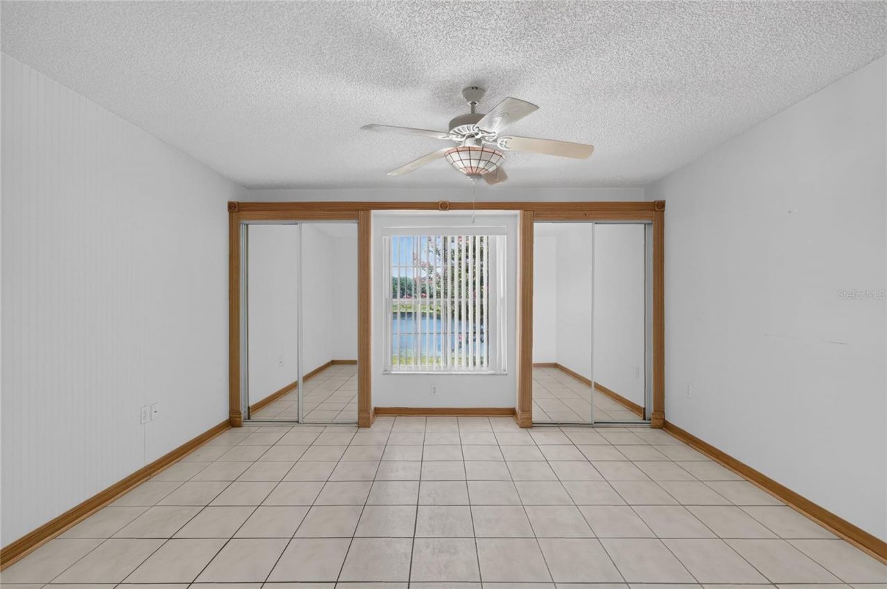 302 E Mirror Lake Drive, Fruitland Park, FL 34731 Photo