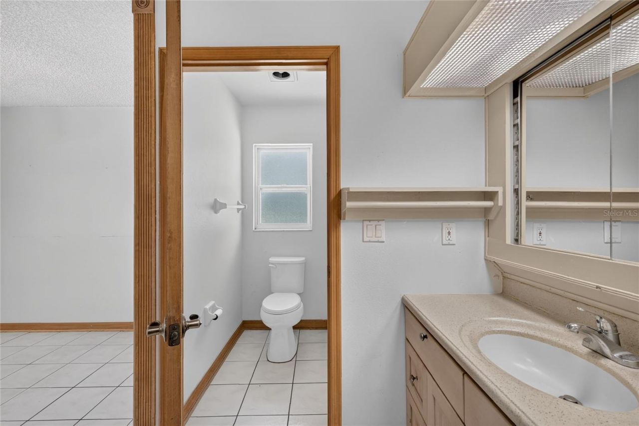 302 E Mirror Lake Drive, Fruitland Park, FL 34731 Photo