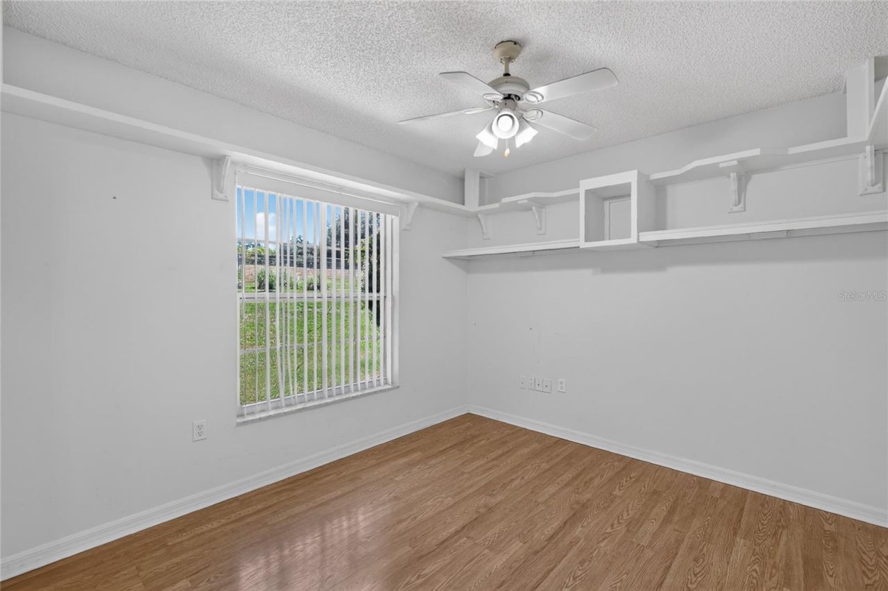 302 E Mirror Lake Drive, Fruitland Park, FL 34731 Photo