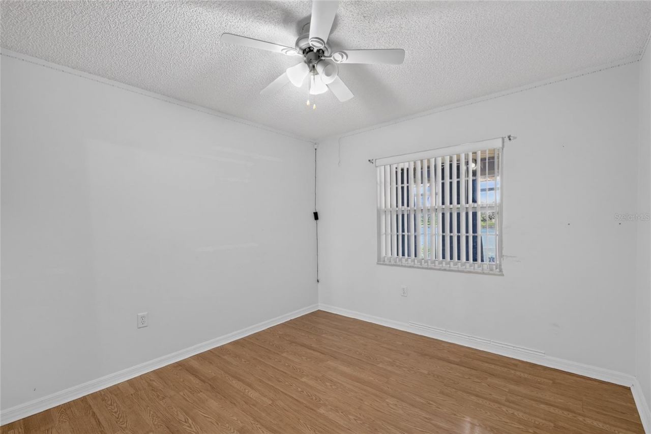 302 E Mirror Lake Drive, Fruitland Park, FL 34731 Photo