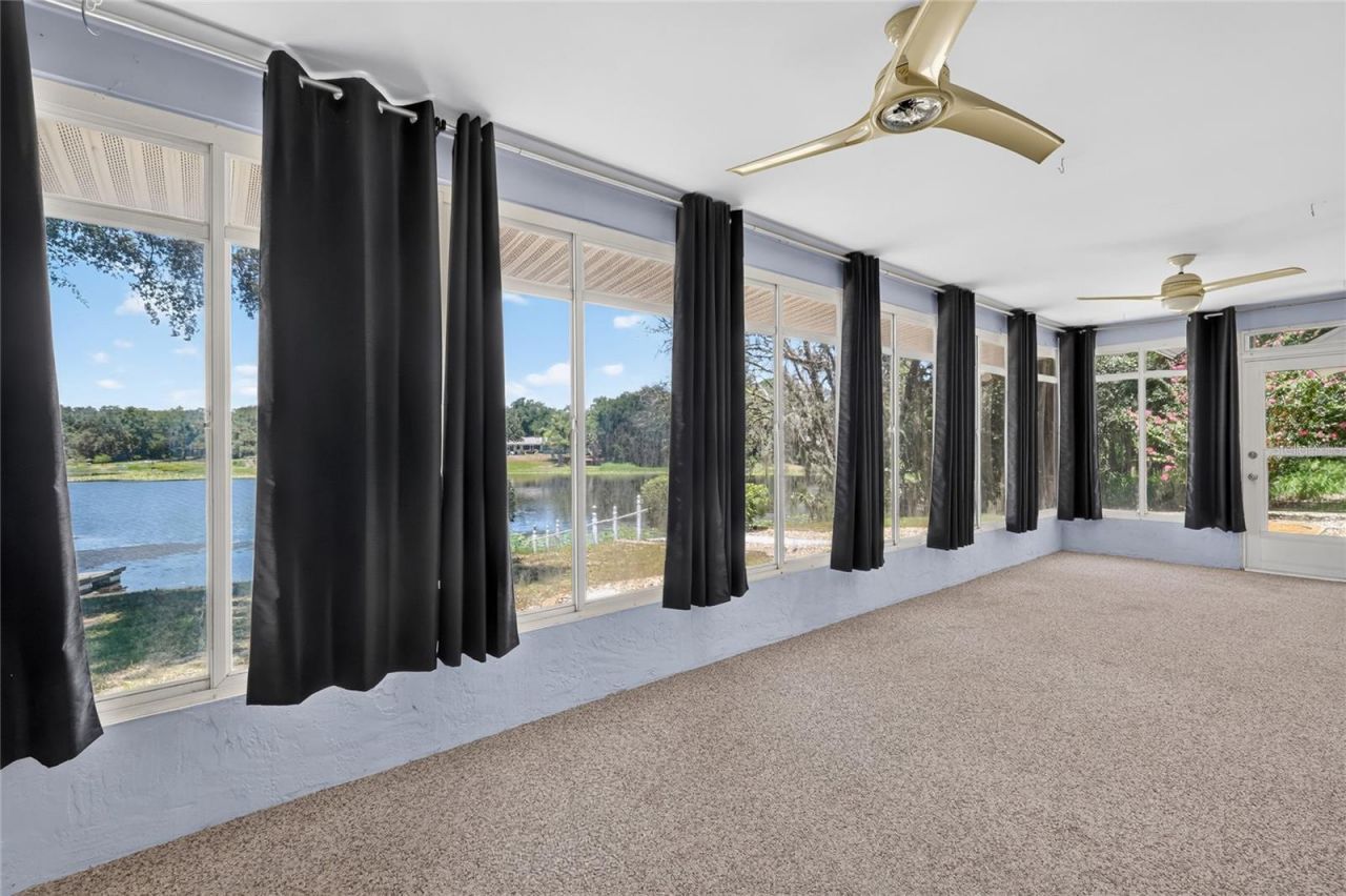 302 E Mirror Lake Drive, Fruitland Park, FL 34731 Photo