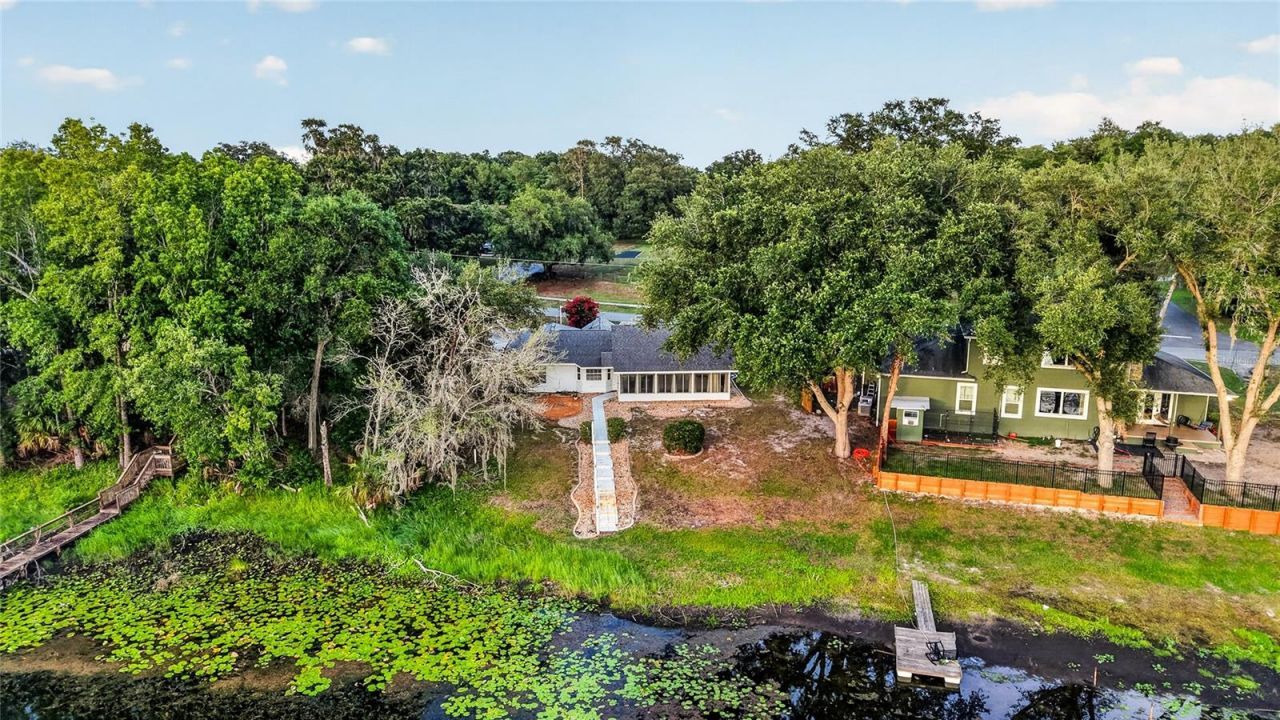 302 E Mirror Lake Drive, Fruitland Park, FL 34731 Photo