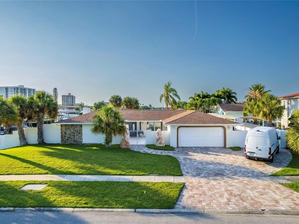 320 HARBOR PASSAGE , CLEARWATER BEACH, FL 33767