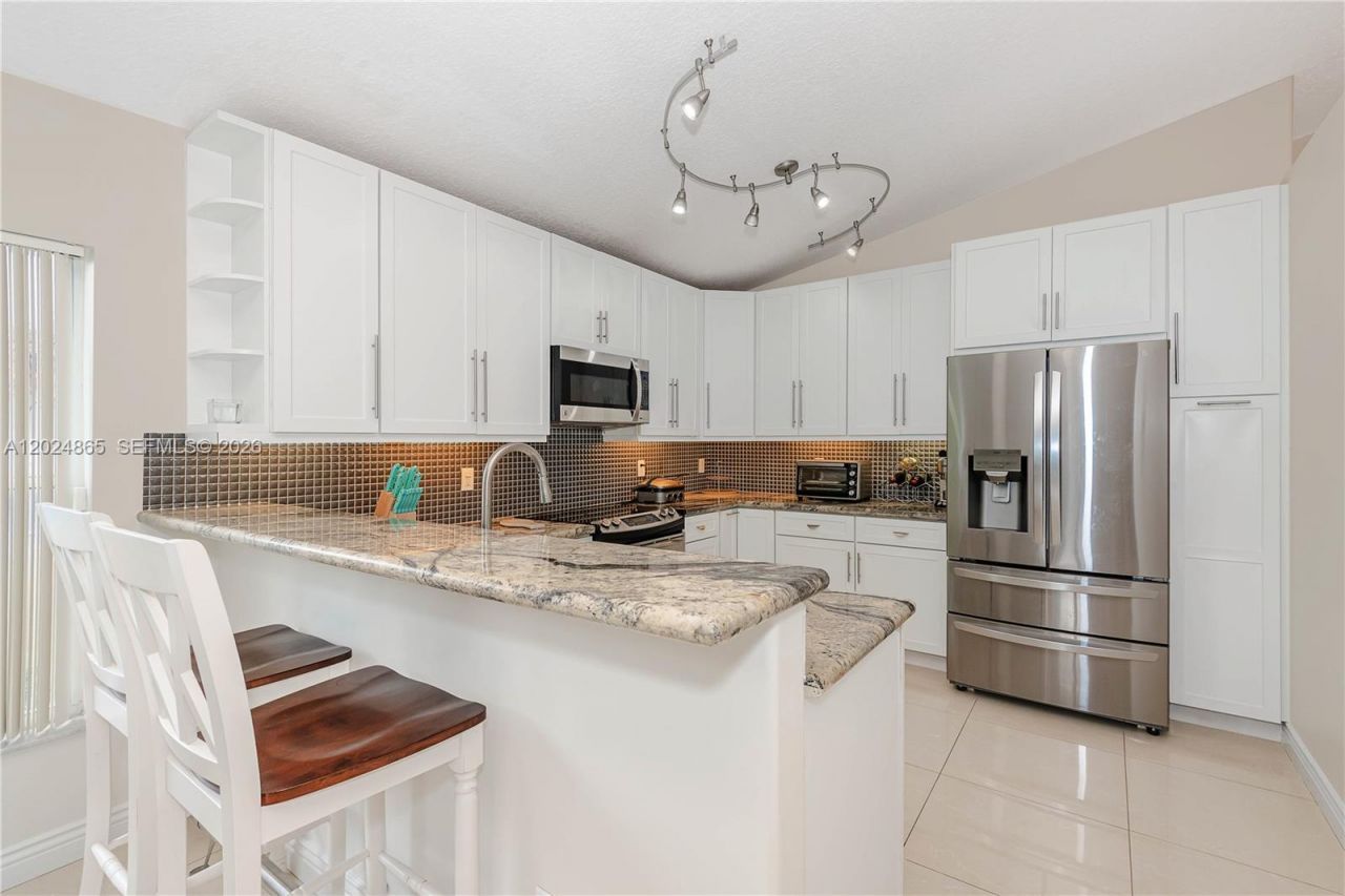 16269 SW 6th St , Pembroke Pines, FL 33027 Photo