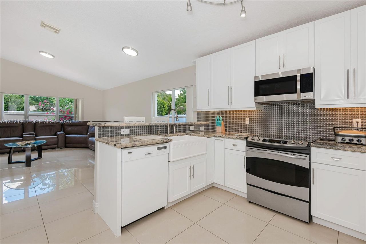 16269 SW 6th St , Pembroke Pines, FL 33027 Photo