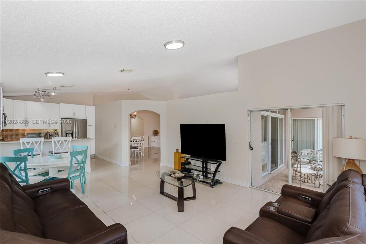 16269 SW 6th St , Pembroke Pines, FL 33027 Photo