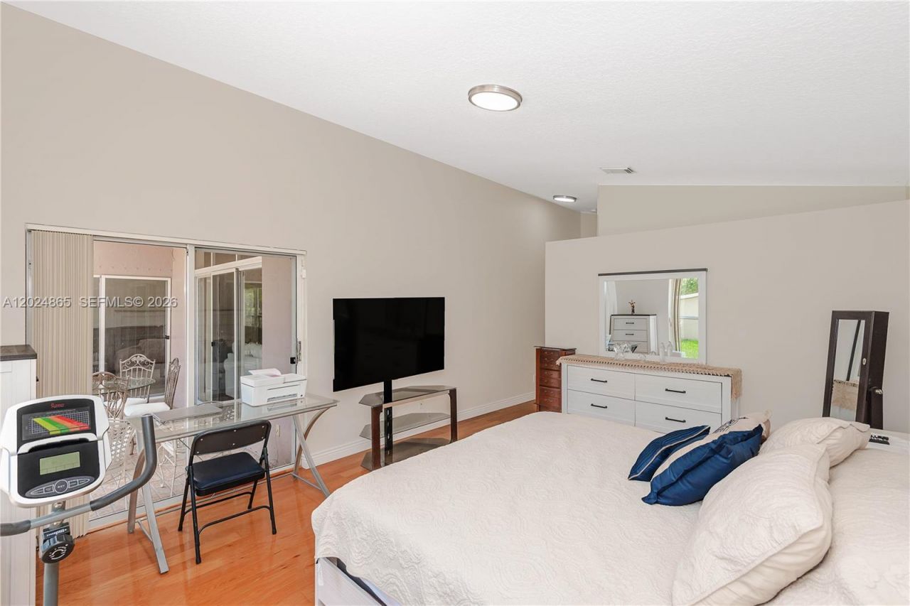 16269 SW 6th St , Pembroke Pines, FL 33027 Photo