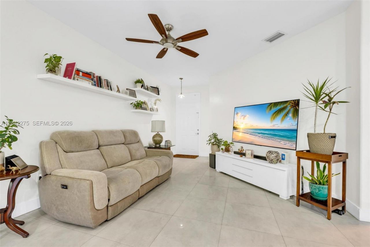 5570 NW 107th Ave, Unit 916, Doral, FL 33178 Photo