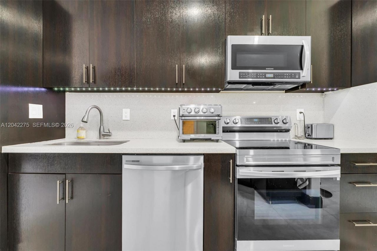 5570 NW 107th Ave, Unit 916, Doral, FL 33178 Photo