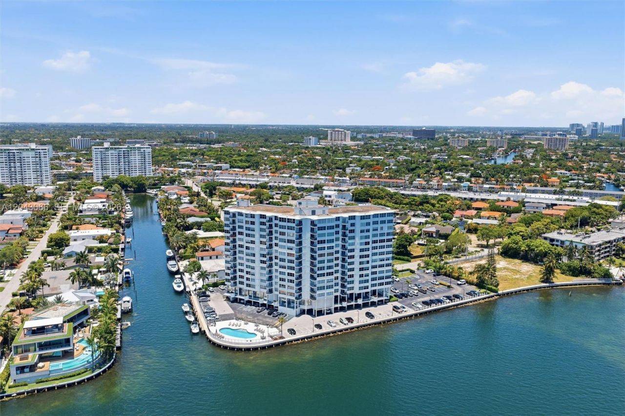 11930 N Bayshore Dr, Unit 609, North Miami, FL 33181 Photo