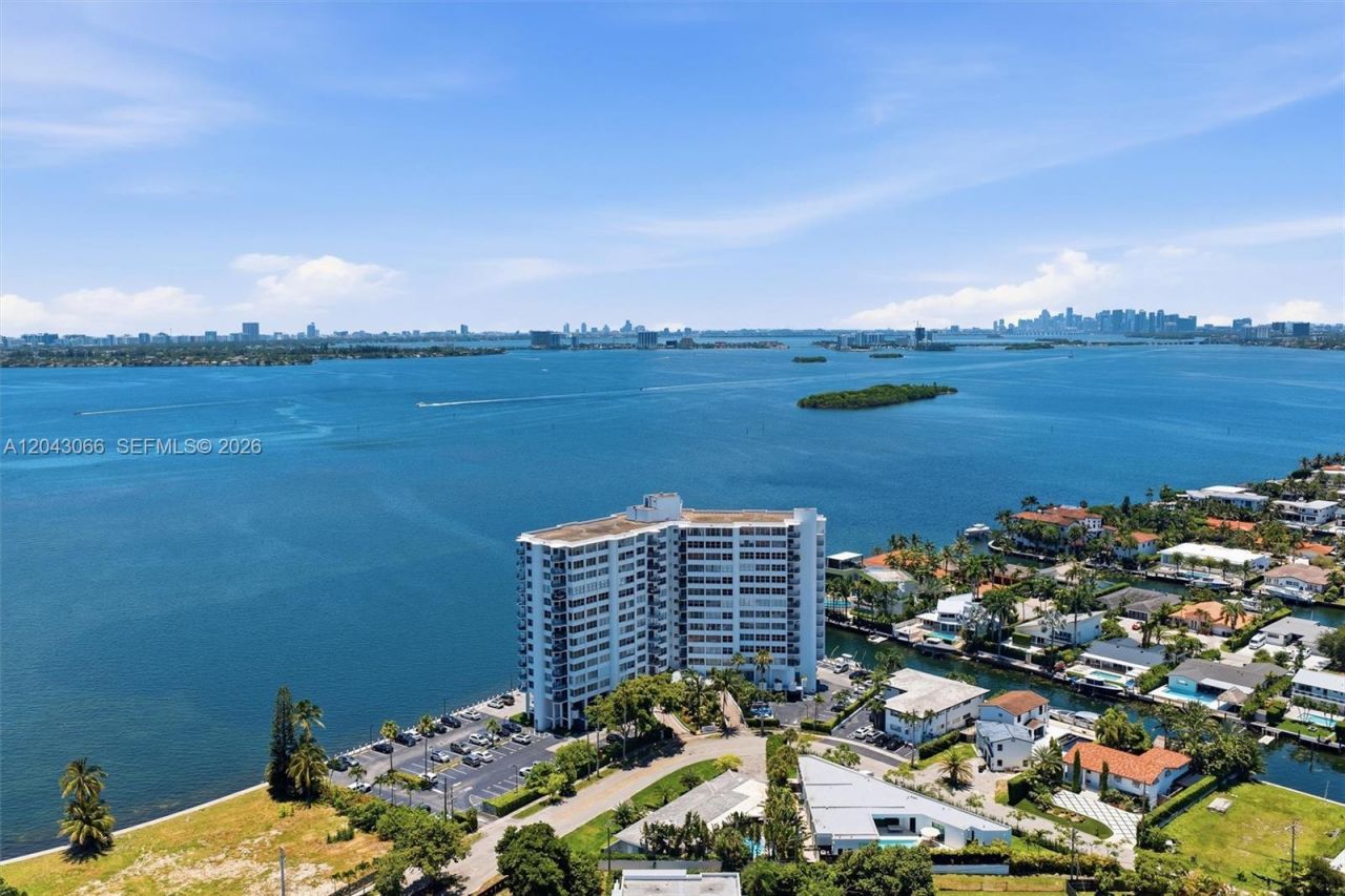 11930 N Bayshore Dr, Unit 609, North Miami, FL 33181 Photo