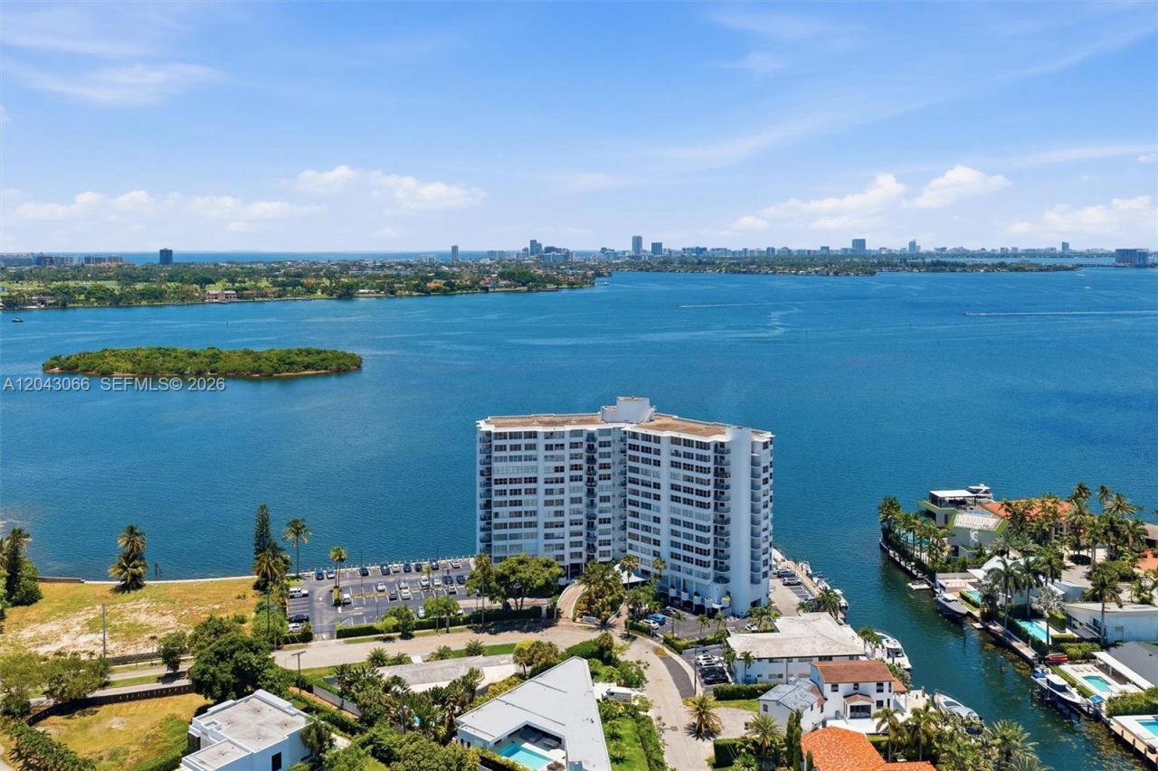 11930 N Bayshore Dr, Unit 609, North Miami, FL 33181 Photo