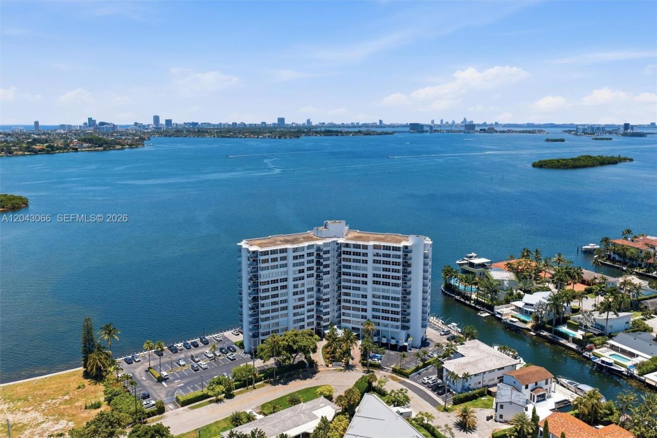 11930 N Bayshore Dr, Unit 609, North Miami, FL 33181 Photo