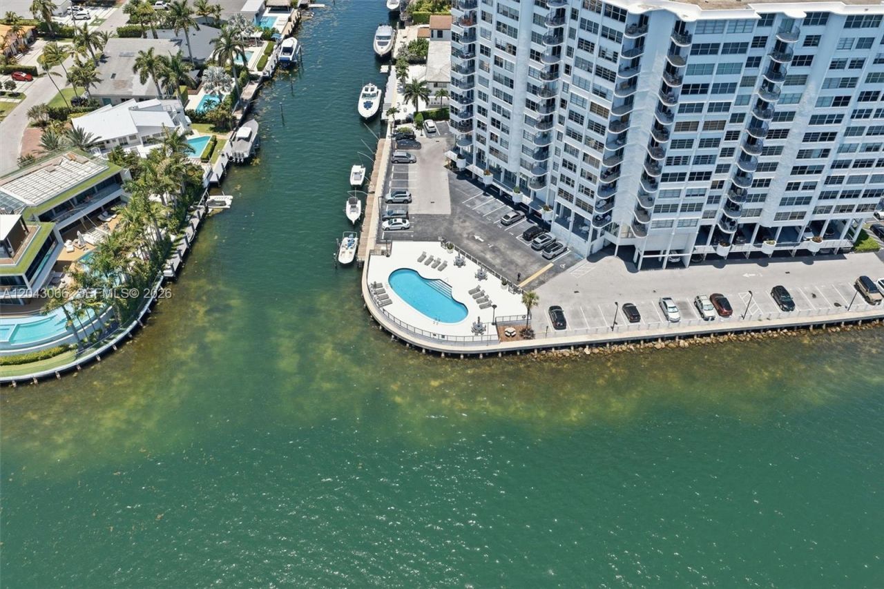 11930 N Bayshore Dr, Unit 609, North Miami, FL 33181 Photo
