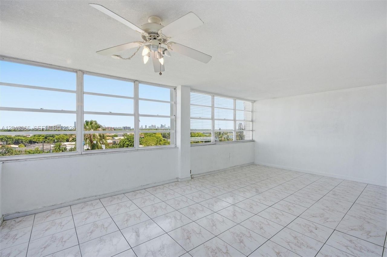 11930 N Bayshore Dr, Unit 609, North Miami, FL 33181 Photo