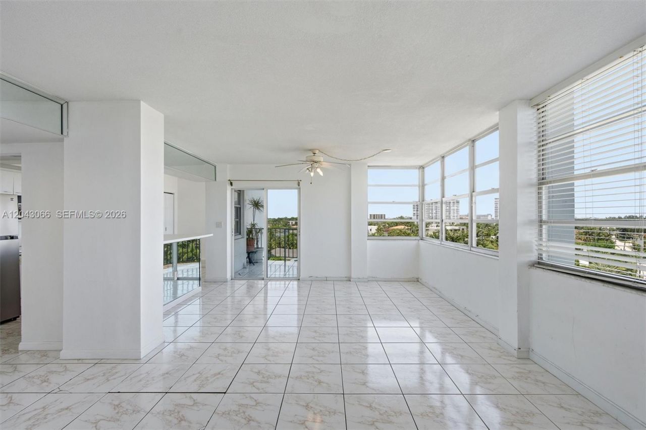 11930 N Bayshore Dr, Unit 609, North Miami, FL 33181 Photo