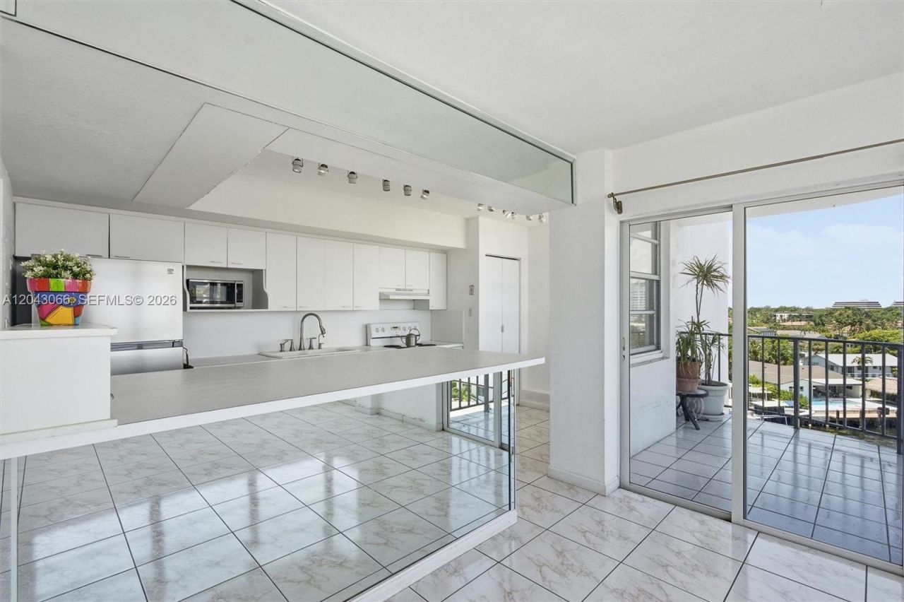 11930 N Bayshore Dr, Unit 609, North Miami, FL 33181 Photo