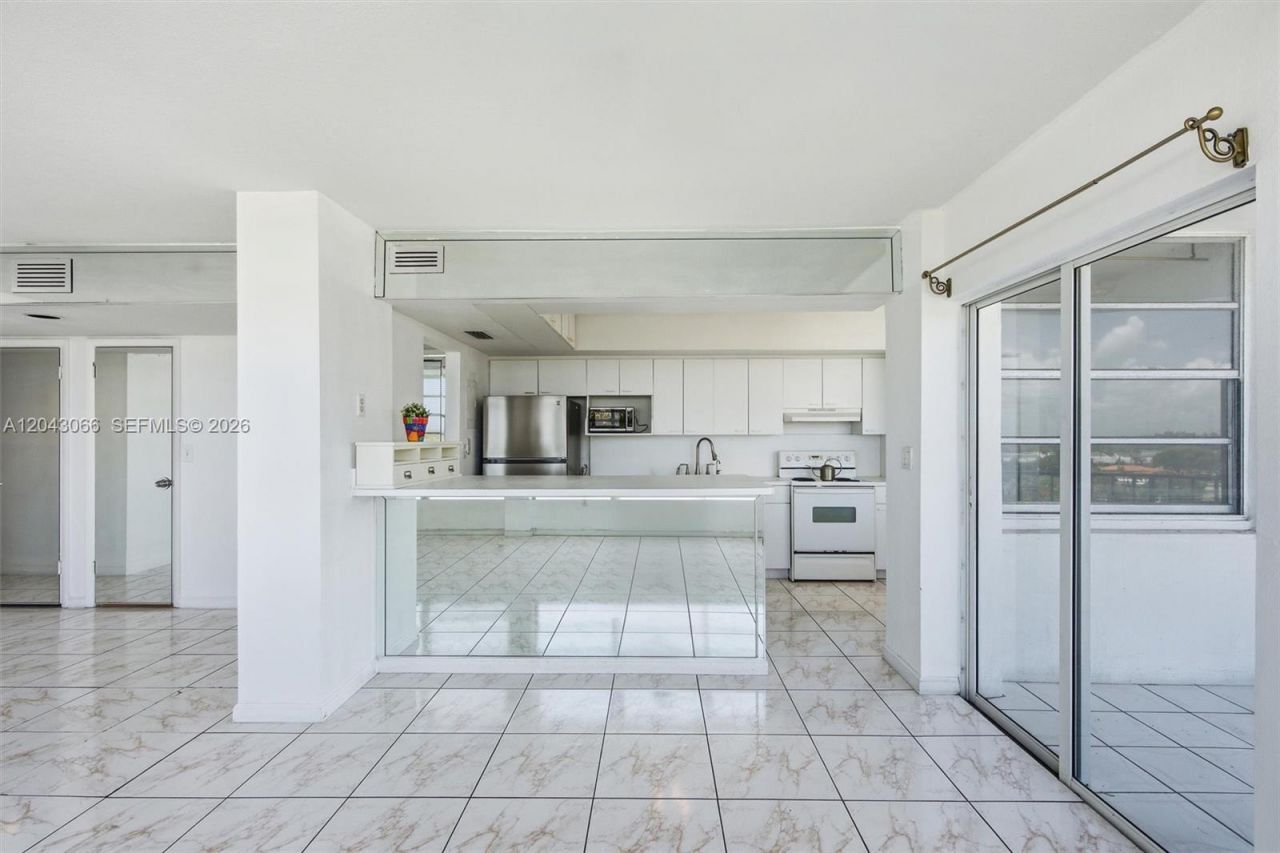 11930 N Bayshore Dr, Unit 609, North Miami, FL 33181 Photo