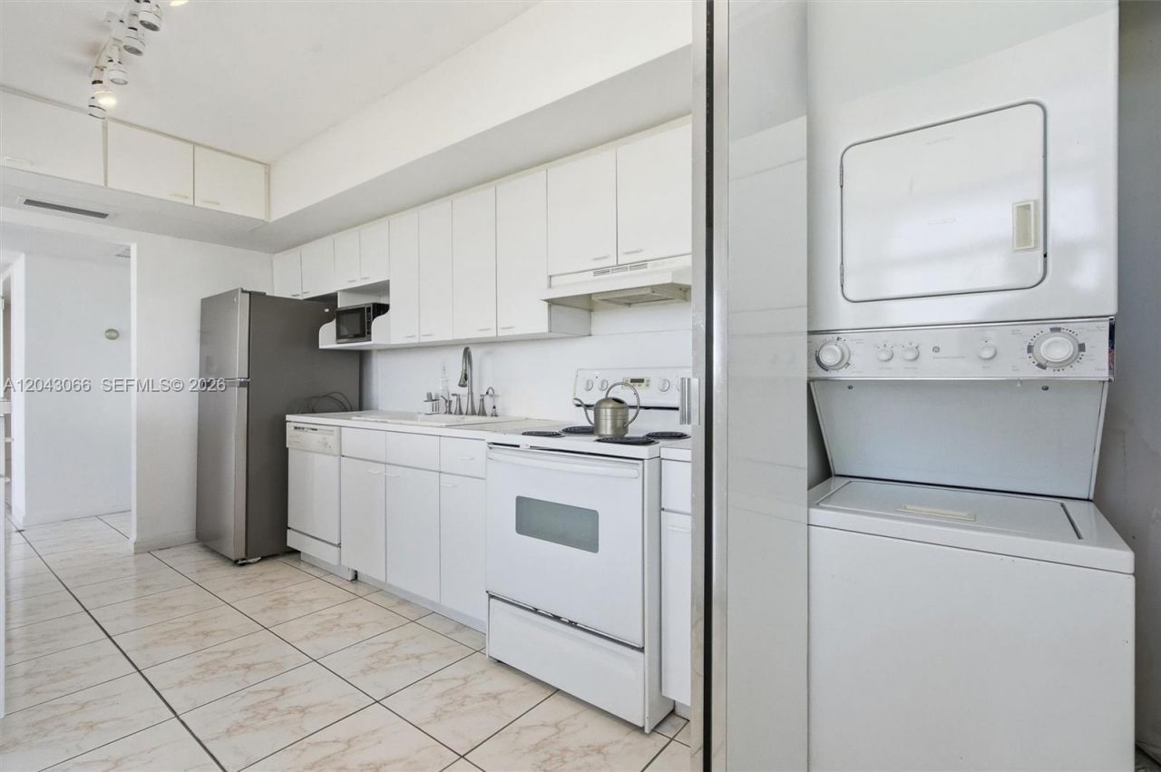 11930 N Bayshore Dr, Unit 609, North Miami, FL 33181 Photo
