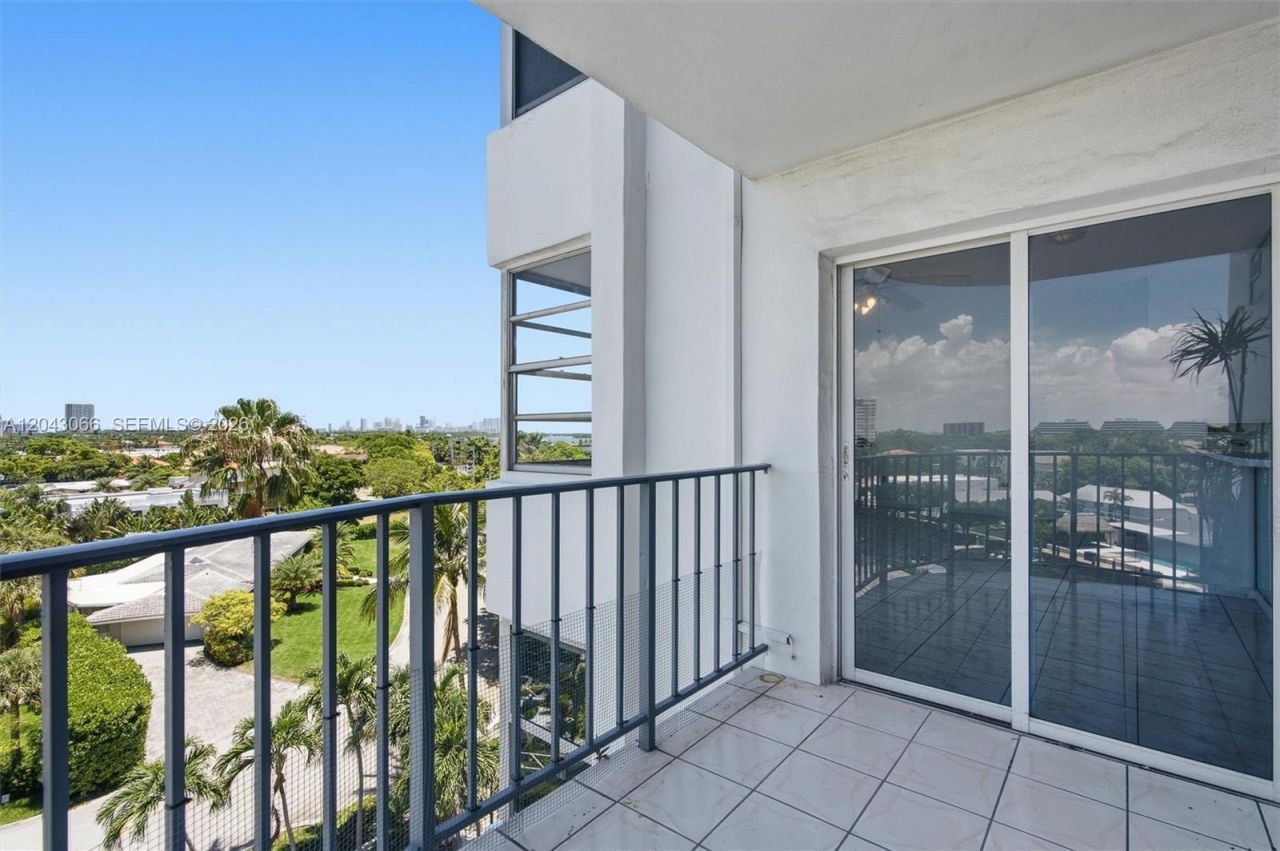 11930 N Bayshore Dr, Unit 609, North Miami, FL 33181 Photo