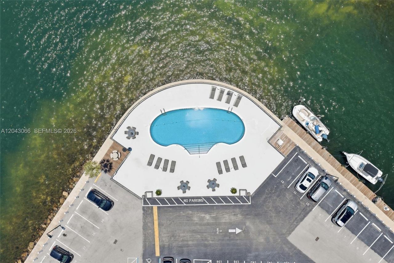 11930 N Bayshore Dr, Unit 609, North Miami, FL 33181 Photo