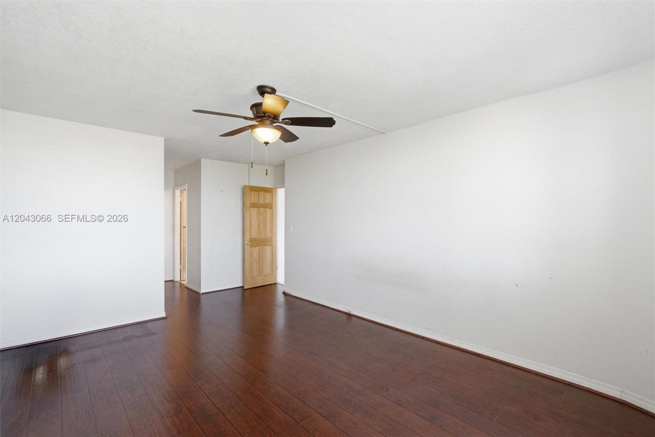 11930 N Bayshore Dr, Unit 609, North Miami, FL 33181 Photo
