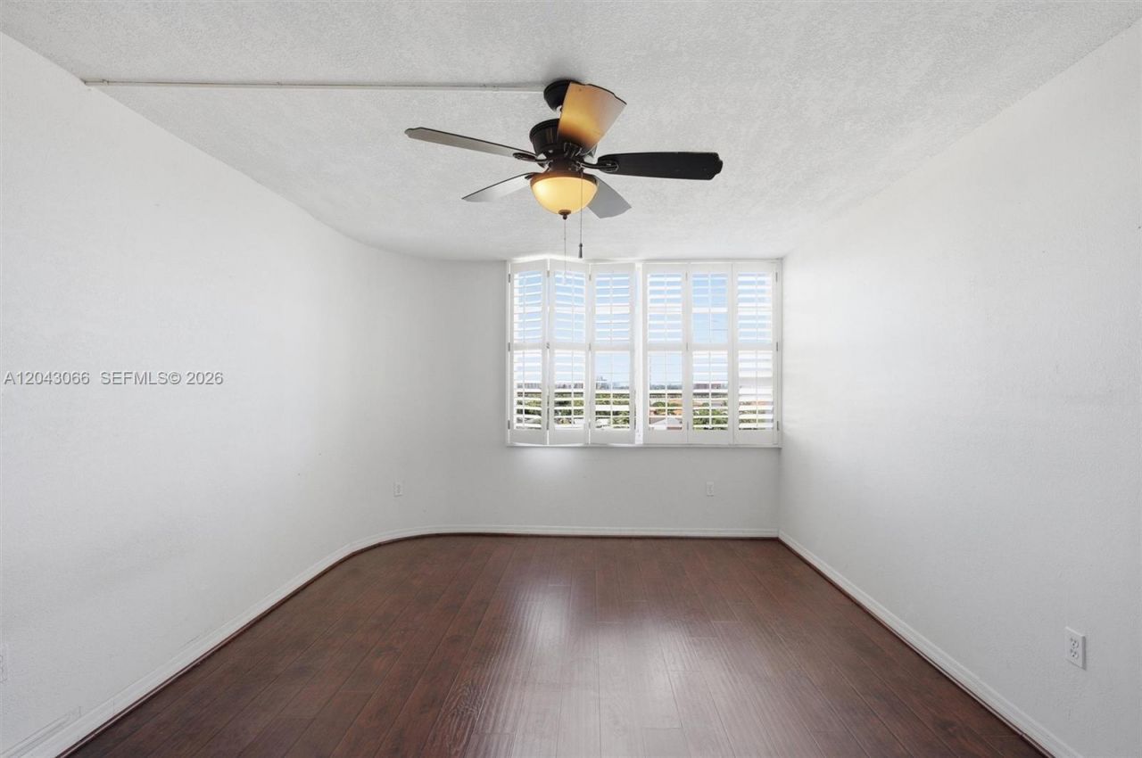 11930 N Bayshore Dr, Unit 609, North Miami, FL 33181 Photo