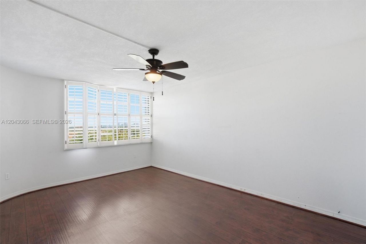 11930 N Bayshore Dr, Unit 609, North Miami, FL 33181 Photo
