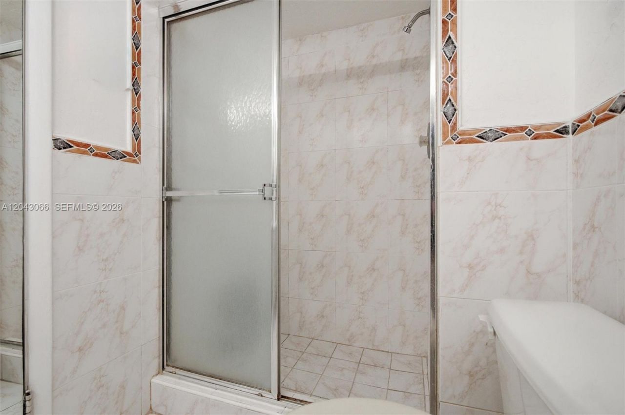 11930 N Bayshore Dr, Unit 609, North Miami, FL 33181 Photo
