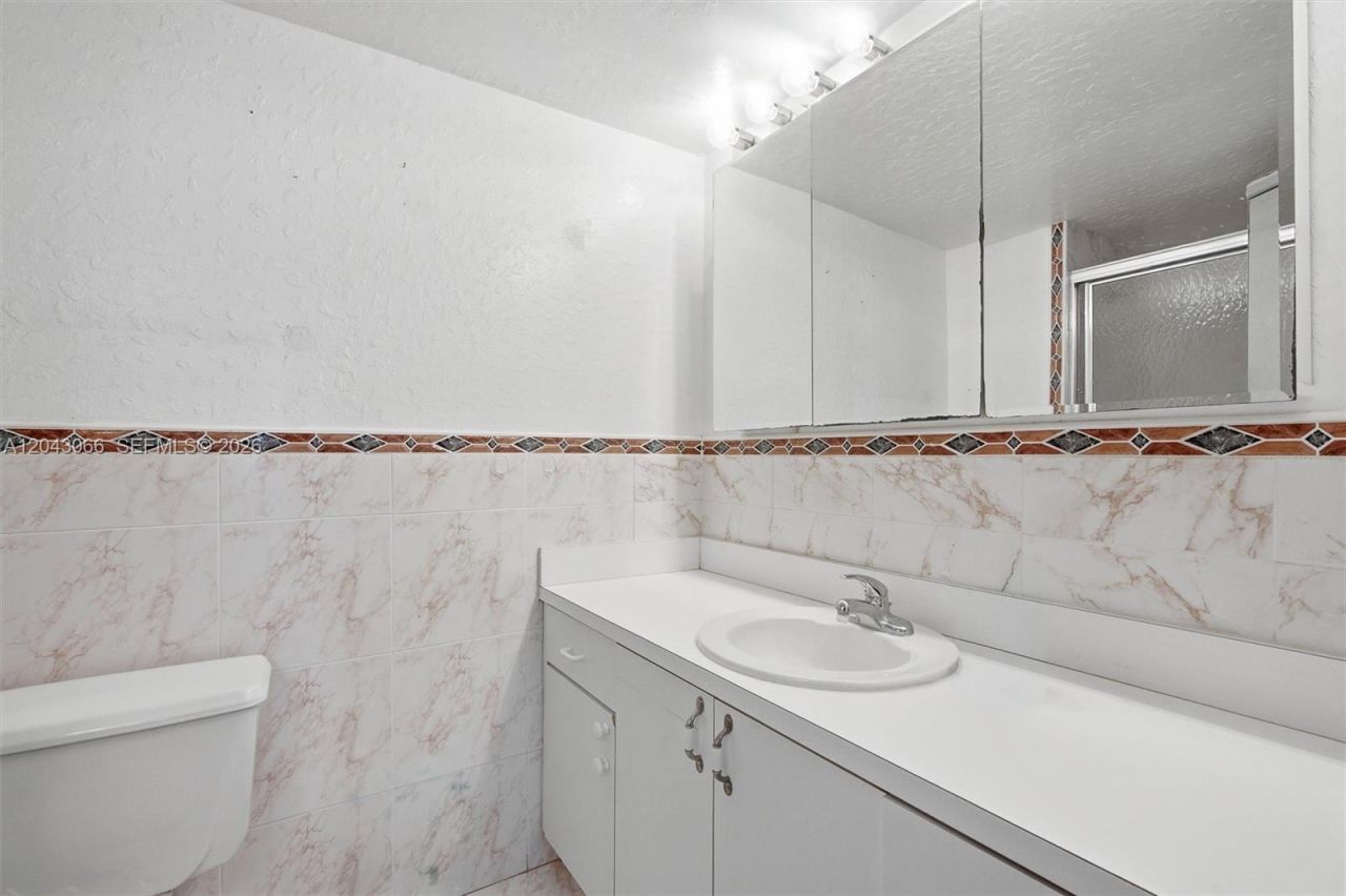 11930 N Bayshore Dr, Unit 609, North Miami, FL 33181 Photo