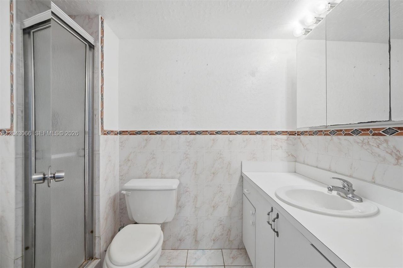 11930 N Bayshore Dr, Unit 609, North Miami, FL 33181 Photo