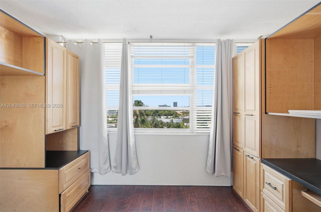 11930 N Bayshore Dr, Unit 609, North Miami, FL 33181 Photo