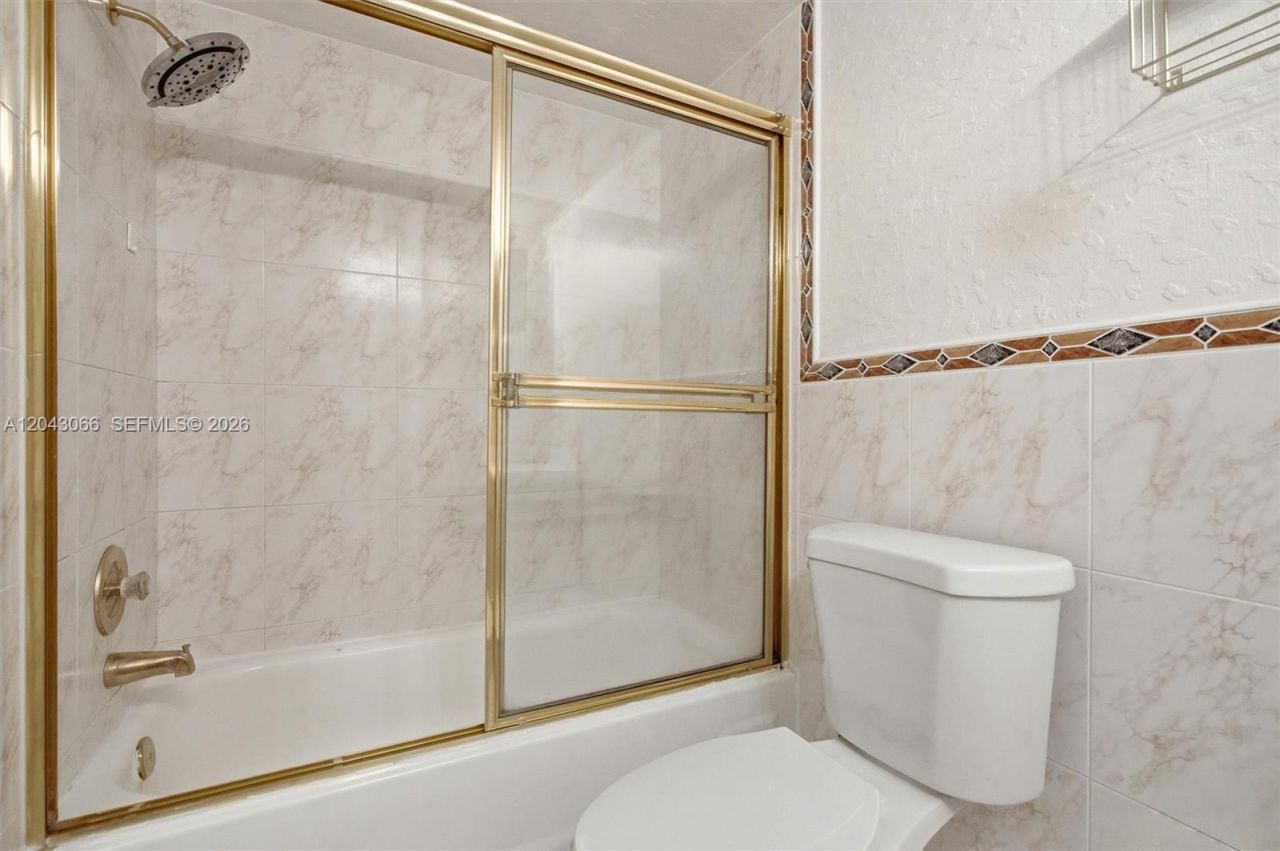 11930 N Bayshore Dr, Unit 609, North Miami, FL 33181 Photo