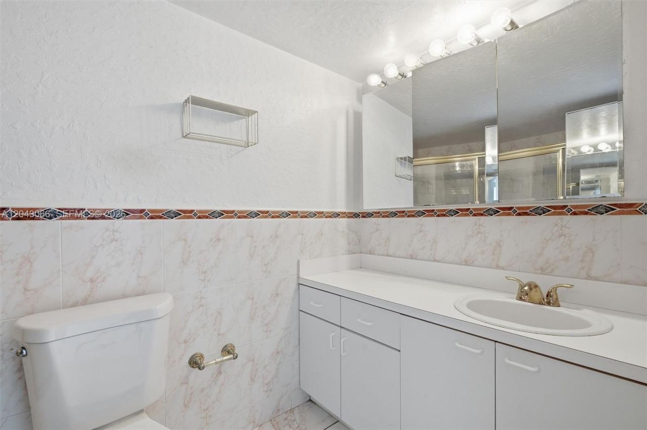 11930 N Bayshore Dr, Unit 609, North Miami, FL 33181 Photo