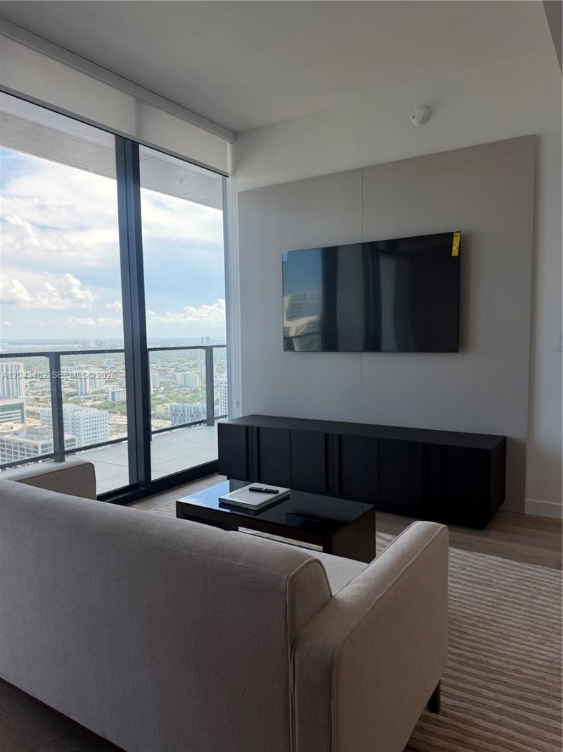 20 NE 11th St , Unit 4902, Miami, FL 33132 Photo