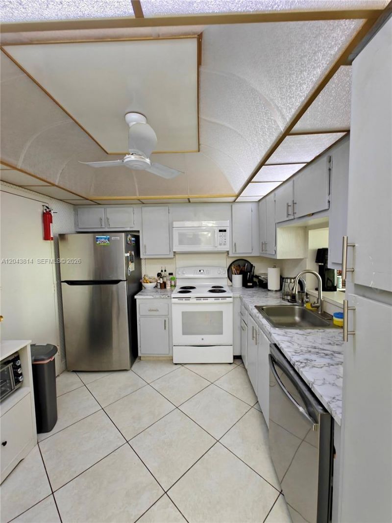 400 NE 12th Ave , Unit 306, Hallandale Beach, FL 33009 Photo