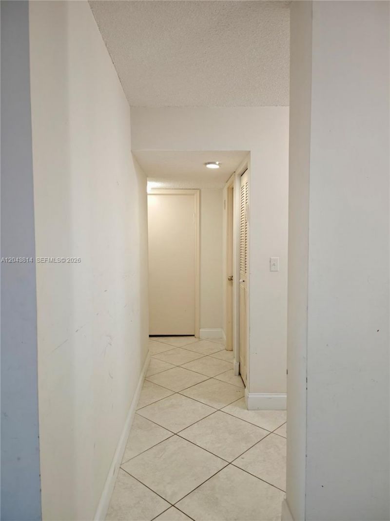 400 NE 12th Ave , Unit 306, Hallandale Beach, FL 33009 Photo