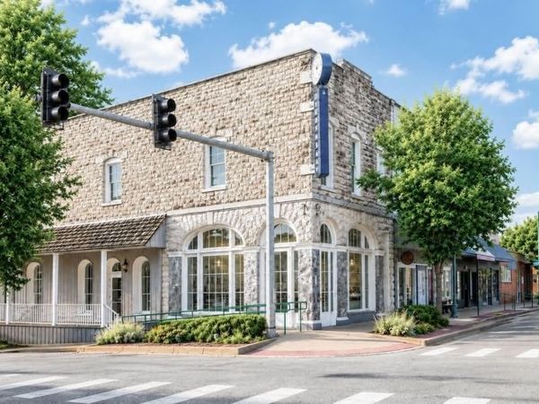 3 E 3rd Street , Grove, OK 74344