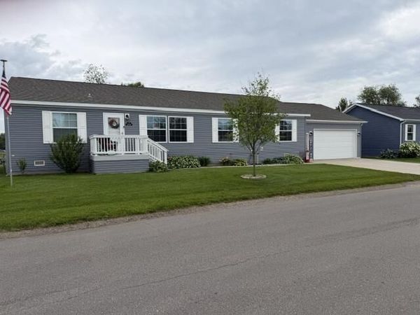 3688 Hollyfield Drive, Cedar Springs, MI 49319