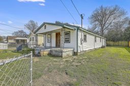 1989 Hugo Avenue photo 4