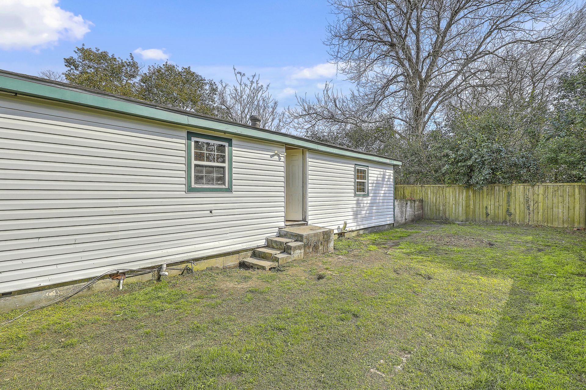 1989 Hugo Avenue Photo 6