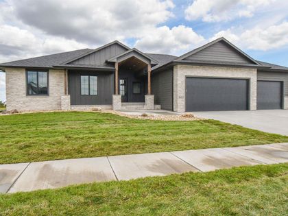 8421 E Roughlock St Sioux Falls, SD 57110