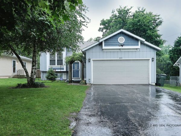 26145 W Lake Avenue , Antioch, IL 60002