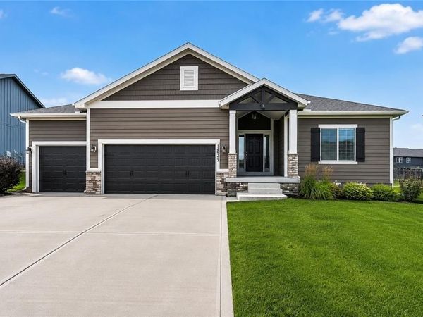 1829 NE Riley Drive, Lee's Summit, MO 64086