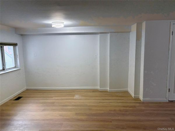 277 Graff Avenue , Bronx, NY 10465